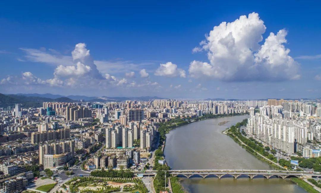 广东，改革开放先锋，繁荣发展示范区