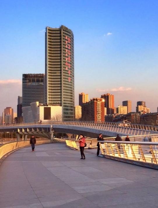 太原市领导与市民共话发展盛会