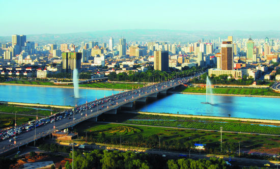 太原市领导与市民共话发展盛会